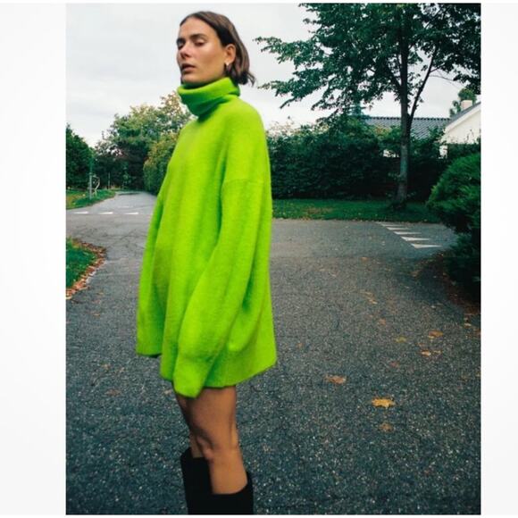 Zara Blogger Favorite Oversized Neon Green Turtleneck Jumper Sweater Size Small‎ - Picture 1 of 9